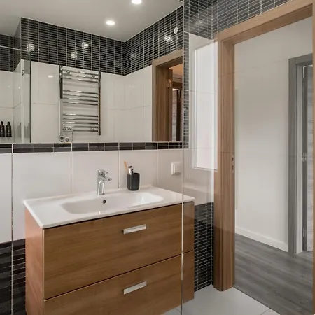 Breeze By Olala Homes Apartment